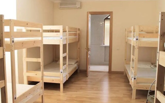Like Hostel