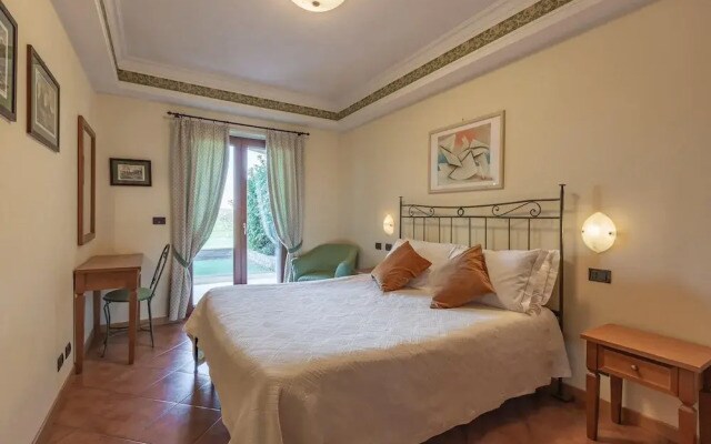 Tranquil Retreat Near Rome for 4