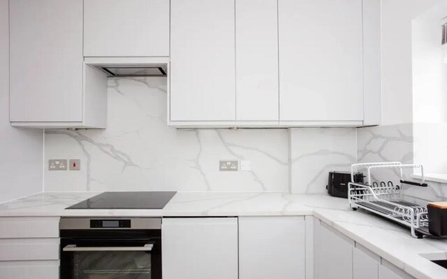 Designer 2 Bedroom Apartment in West London