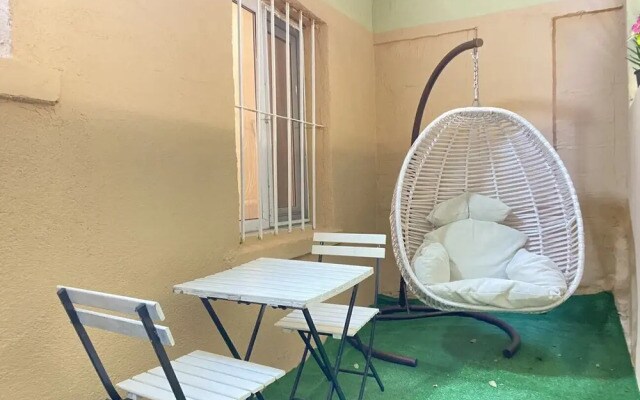 Lovely Home With Backyard in Cihangir