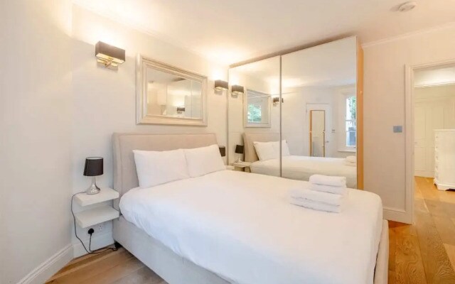 Gorgeous 2BD Flat With Patio - South Kensington!