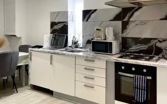 Apartment - Sleeps 4 - Parking - Wifi