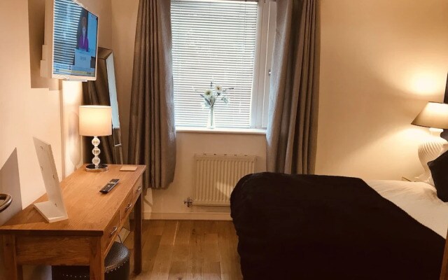 1 Bed Luxe Dockland Apartment - Free parking