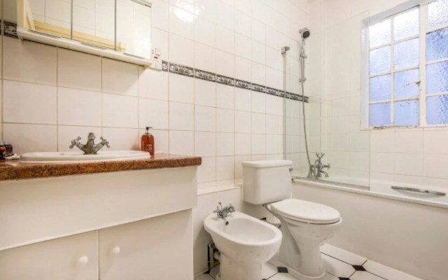 Spacious 2 Bed Apartment next to Regents Park