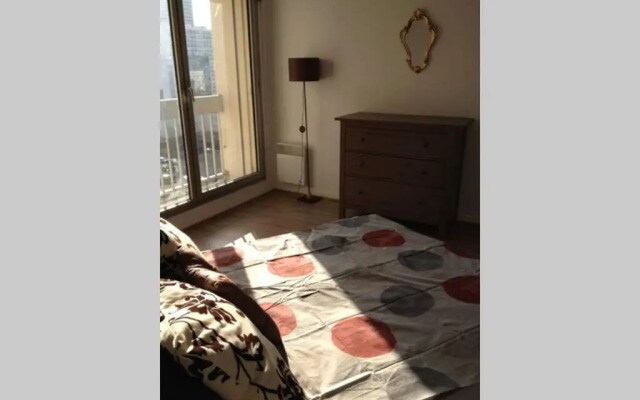 4 Min Walk To Metro, 60m², Renovated, la Defense