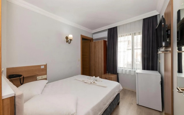 Metro Hotel