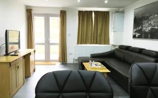 Wellesley Road Apartments