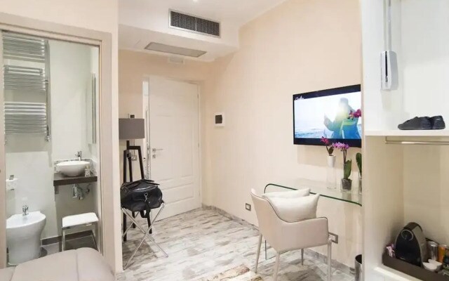 Colonna 18 Apartment by Ghor