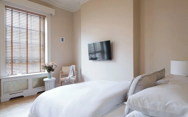 Charming London City Apartment