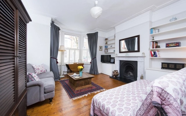 Spacious 1BR Garden Flat in Brixton