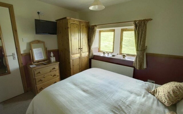 The Hare and Hounds Country Inn