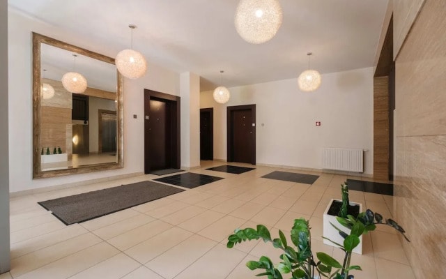 Modern Apartment Across the Ponds
