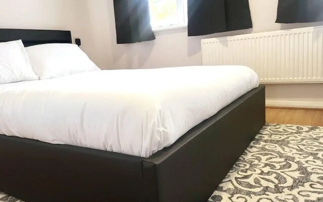Immaculate 2-bed House in London
