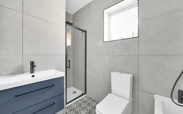 Stunning Flat Near Stratford Shopping Centre