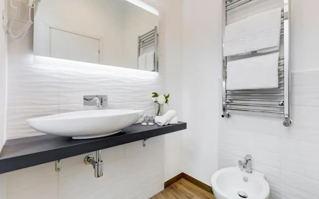Opera Private Suites