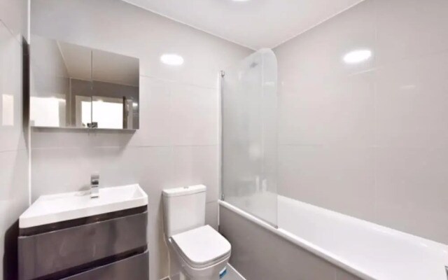 Canary Wharf 2 Bedroom Flat With Parking
