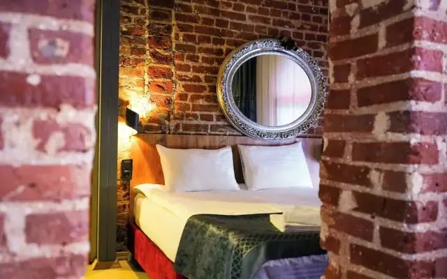 Squit Suits Hotel