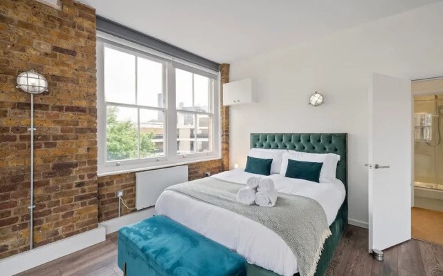 Spacious Bright Oasis in Old Street