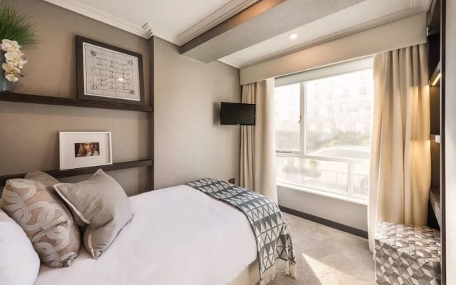 3 Bedroom Apartment With Garden in Knightsbridge