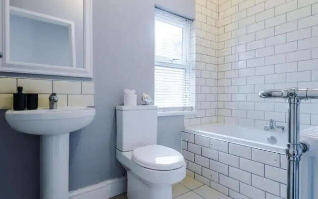 Spacious Bed Rest Stay in Salford City