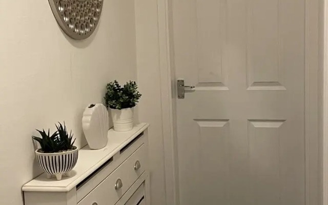 Beautiful 4 Bed Home With Free Parking