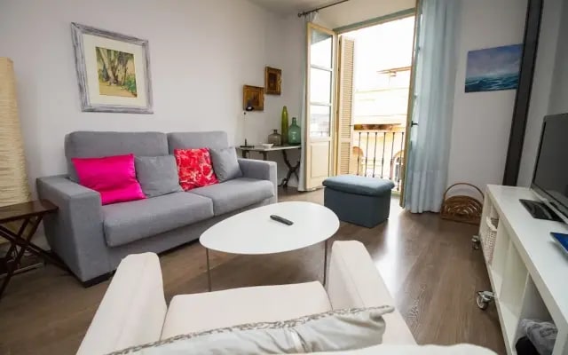 Adorable Apartment Ollerias