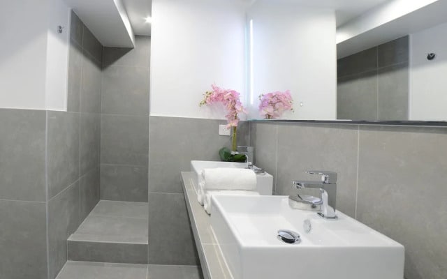 Luxury 4BDR Le Louvre I by Livinparis