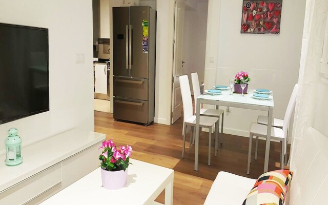 MC YOLO Apartamentos Espacio América