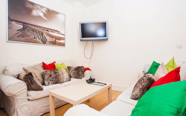 Modern & Spacious Home on Old Kent Road