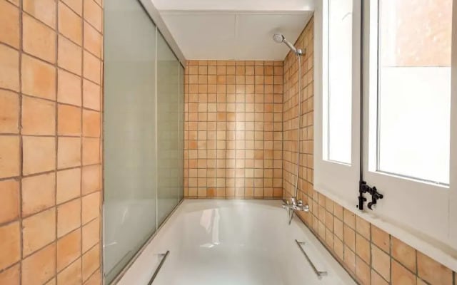 Wonderful Renovated 1 Bed With Terrace