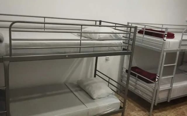 Hostel Travelers Inn