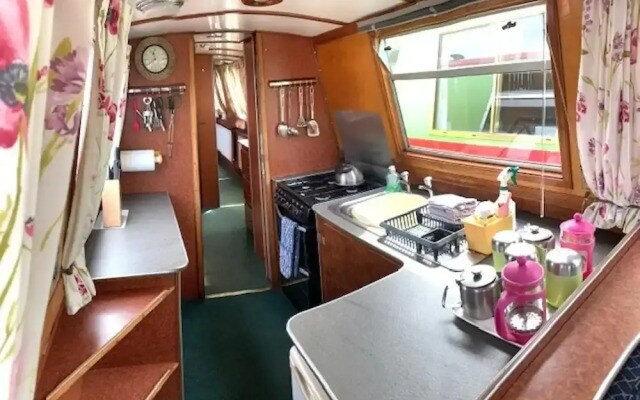 Stone - Self-drive Boat - Sleeps 8 - Pet Friendly