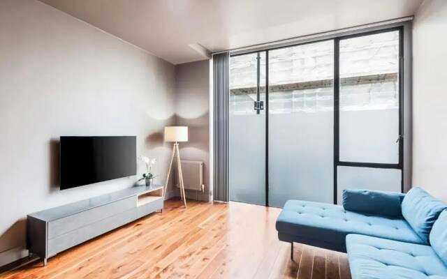 Modern 1 Bedroom Apartment 2 mins to Canal