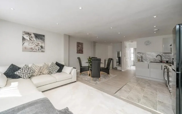 Modern South Wimbledon Stay