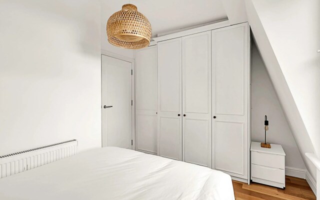 Contemporary Oasis in Paddington III
