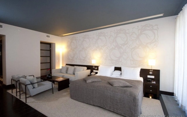 Отель Bergs Suites