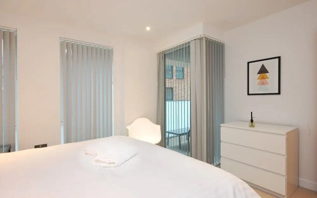 Bright Godfrey Place Nest - HEN21