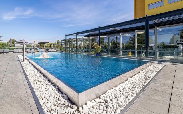 Hotel Aura Design & Garden Pool