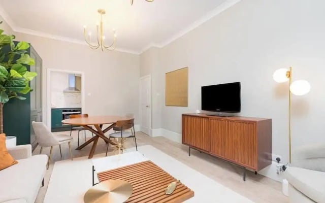 Incredible Hyde Park Apartment PS5