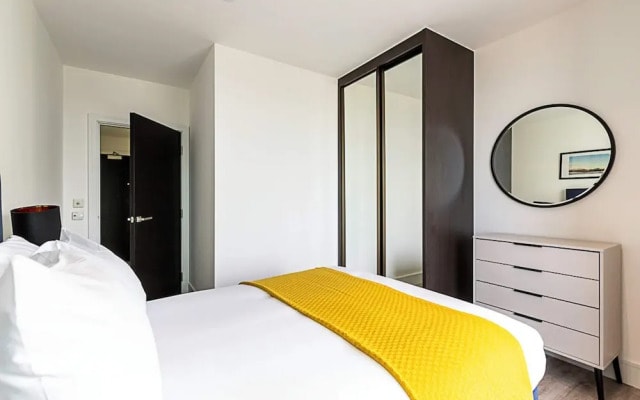 Modern North Acton Flat With City View