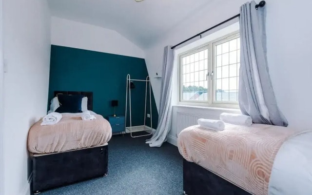 Lovely 4 Bed Litherland Apartment