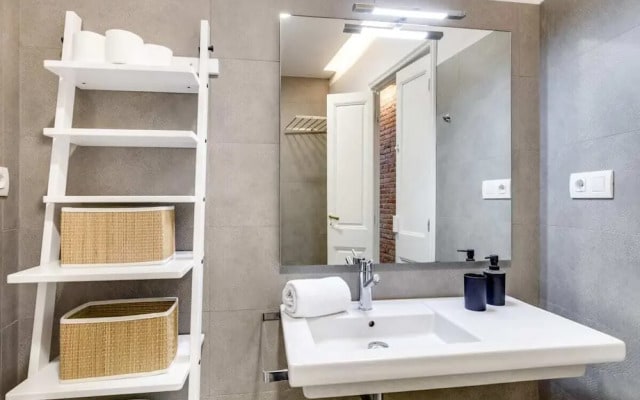 Designer 1 Bed Apartment near Plaza España