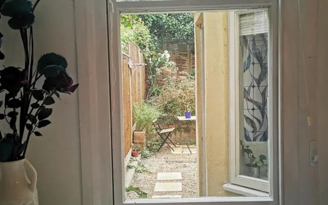 1 Bed Victorian Flat Sleeps 4 - Garden & Patio