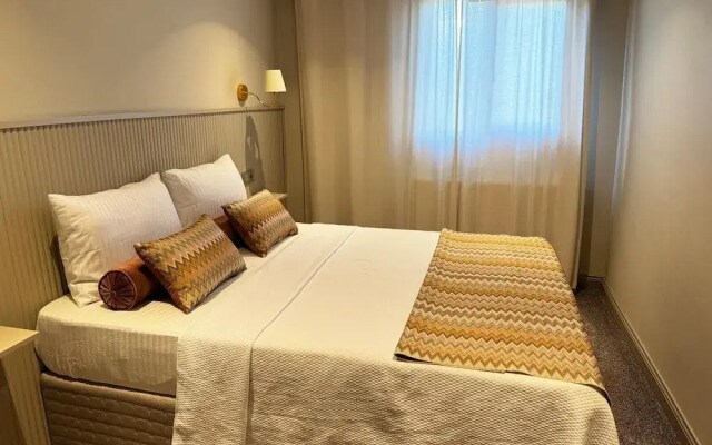 Dove Hotel