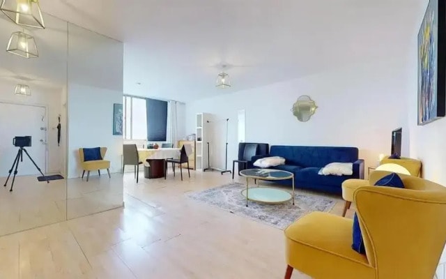 London Chic Apartment Retreat