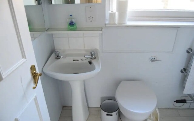2 Bedroom Apartment in Quite Central London