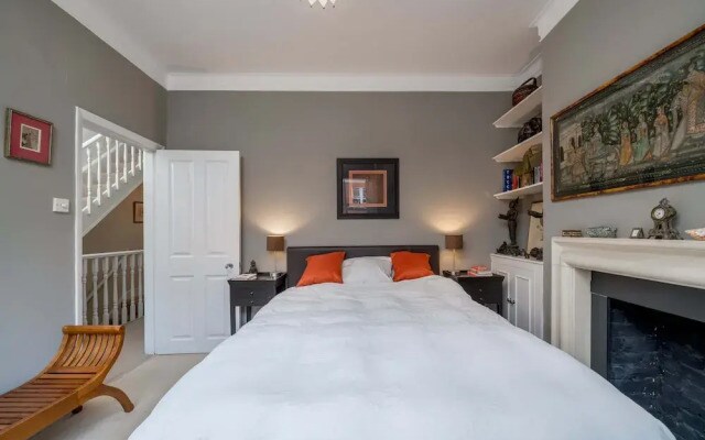Modern flat near Battersea Park, London