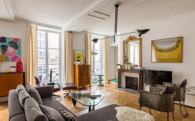 Steps from Les Grands Boulevards