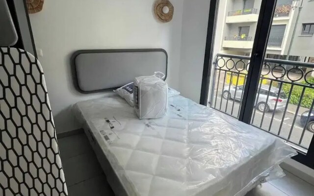 Elegant Appt - 2bdr/6p - Near Paris & La Defense