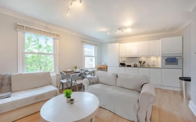 Cosy 2 Bed in Kensington Olympia